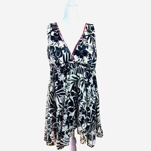 Lane Bryant Black & White V-Neck One Piece Swimsuit w/ built in Bra Size 22 NWT